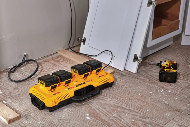 Ładowarka Xr 8.0A 4*18V DEWALT