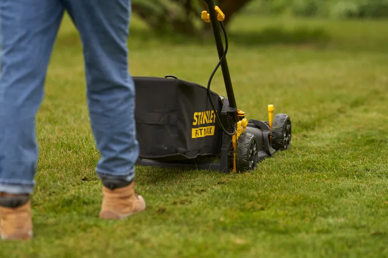 Kosiarka Do Trawy Akumulatorowa 50cm V20 18V 2*4.0AH STANLEY