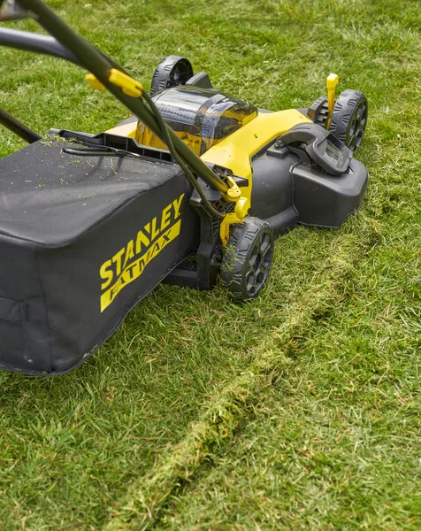 Kosiarka Do Trawy Akumulatorowa 50cm V20 18V 2*4.0AH STANLEY