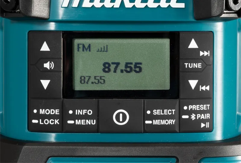 Odbiornik Radiowy Z Lampą I Latarką 18V Am/Fm/Dąb Bluetooth MAKITA