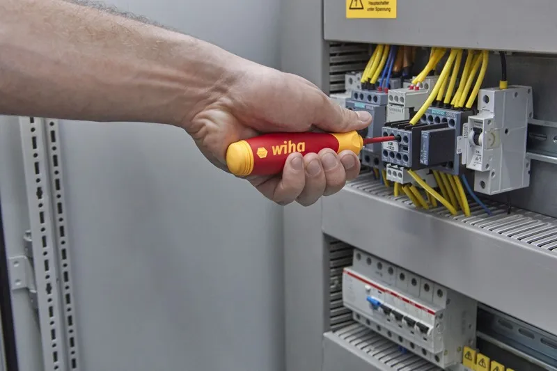 Wkrętak Z Magazynkiem Bitów Pocketmax Electric, 4 Bity WIHA