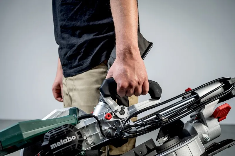 Ukośnica Kgs 305 m Lasercut METABO