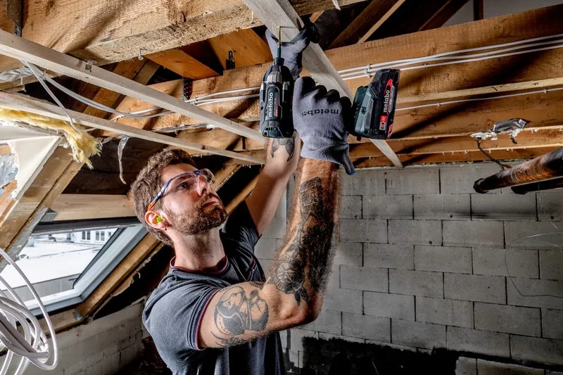 Zestaw Combo 18V Sb 18 Lt Bl + SSD 18 Lt 200 Bl 2*5.2AH METABO