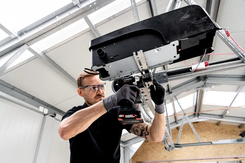 Zestaw Combo 18V Bs 18 Lt Bl + Ssw 18 Lt 300 Bl 2*5.2AH METABO