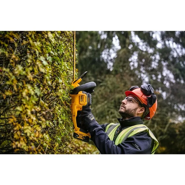 Nożyce Akumulatorowe Do Żywopłotu 55cm 18V Xr 1*5.0AH DEWALT