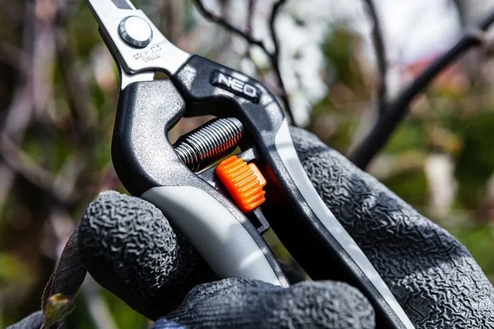Sekator Do Młodych Pędów 185mm Zakres Do 6mm. NEO