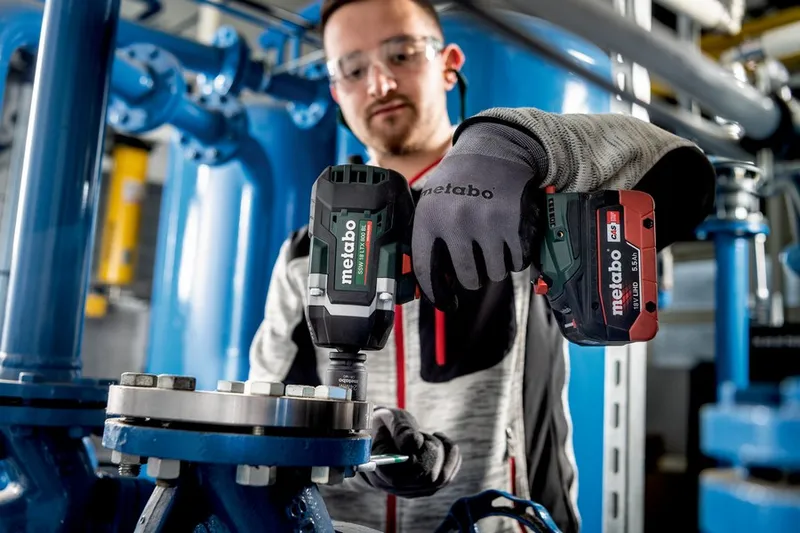 Klucz Udarowy Akumulatorowy 1/2'' Ssw 18 Ltx 800 Bl 2*5.5AH METABO
