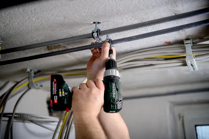 Wiertarko-Wkrętarka Akum.udarowa 18V Sb 18 l 2*2.0AH METABO