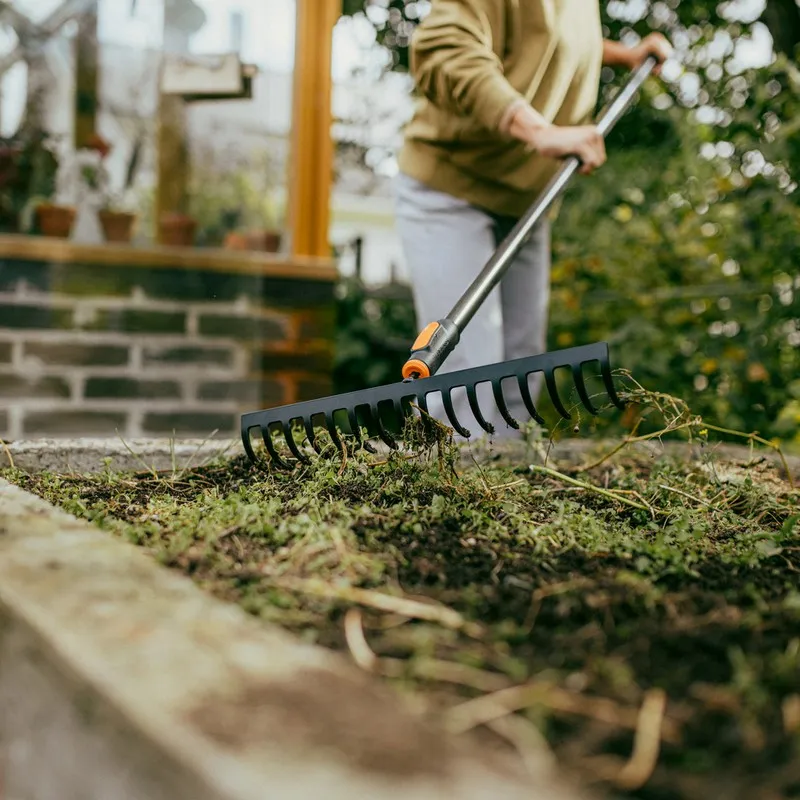 Grabie 16-ZĘBNE Metalowe Oneclick FISKARS