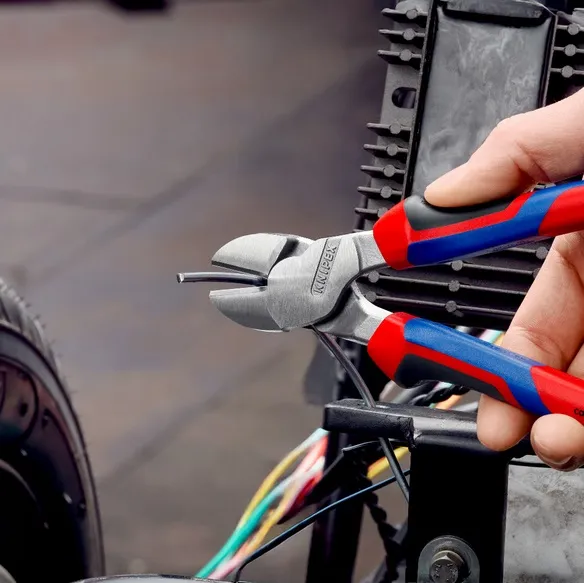 Szczypce Tnące Boczne O Zwiększonym Przełożeniu 200mm KNIPEX
