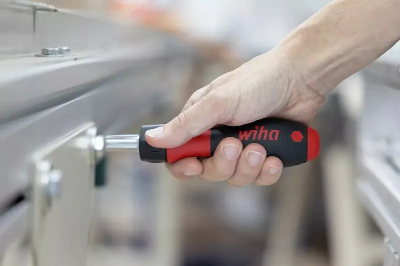 Wkrętak Z Uchwytem 1/4' Z Grzechotką Softfinish WIHA