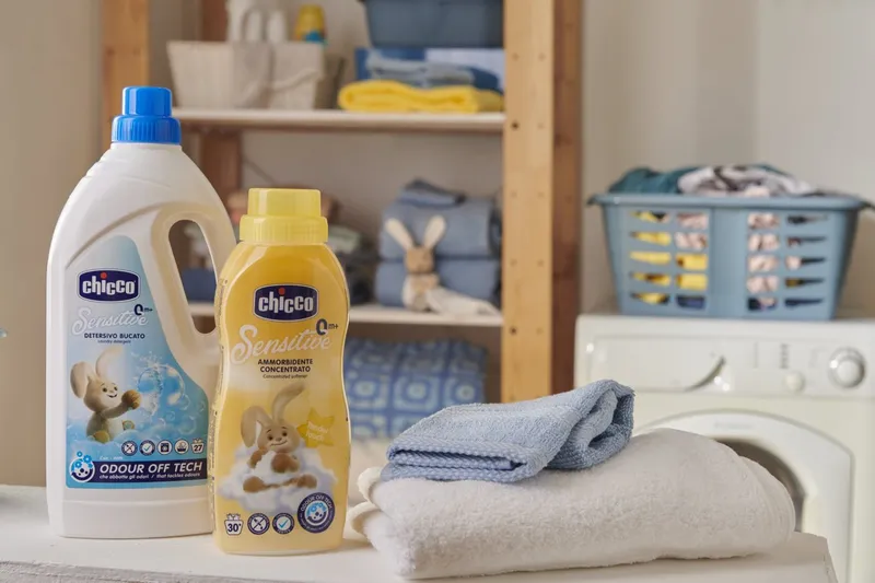 CHICCO 00068294100000 Płyn Do Płukania Tender Touch 750 ml - Żółty