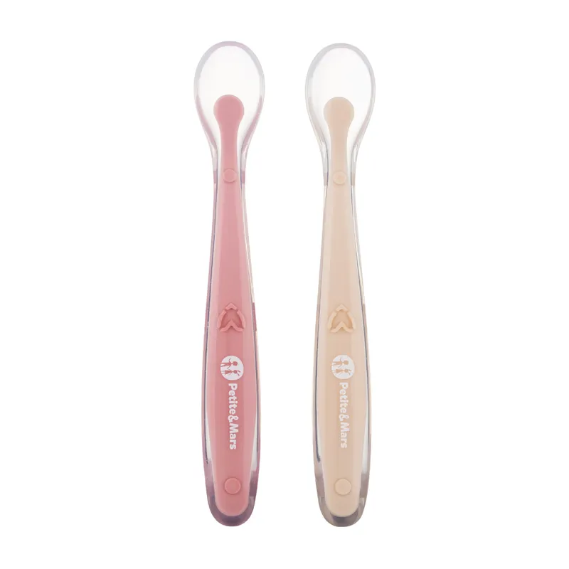 PETITE&MARS 728126 Zestaw 2 Silikonowych Łyżeczek Z Etui Take&Match Sand - Rose