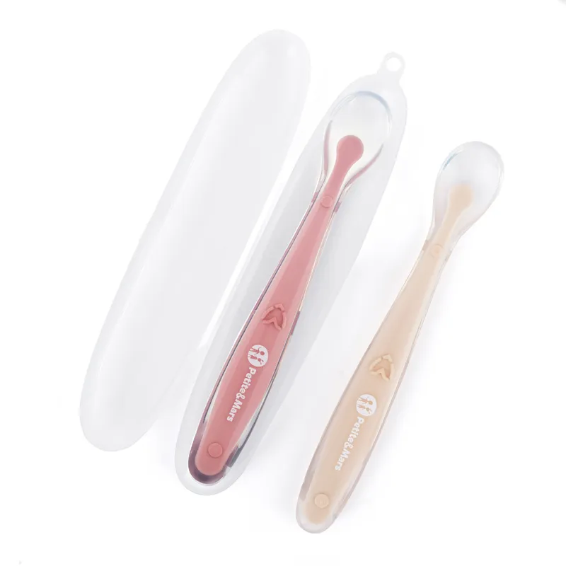 PETITE&MARS 728126 Zestaw 2 Silikonowych Łyżeczek Z Etui Take&Match Sand - Rose