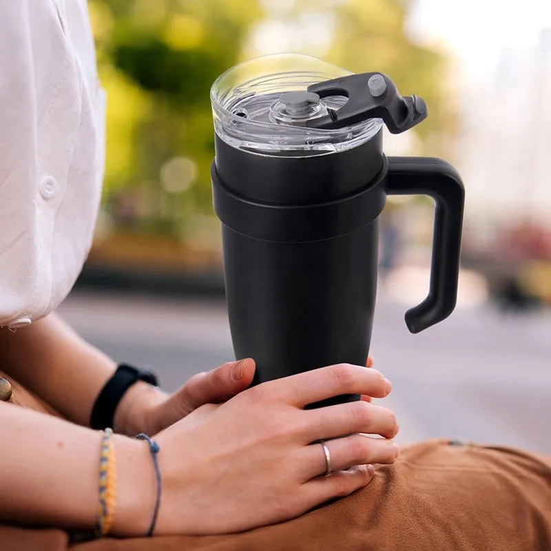 Kubek Termiczny Stalowy Z Uchwytem TERMO 1,2 l MEBLIVA - Czarny
