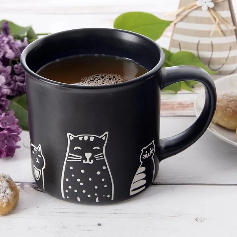 Kubek Ceramiczny Koty 500 ml Odpowiedni Do Zmywarki MEBLIVA - Czarny