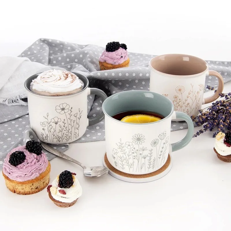 Kubek Porcelanowy 400 ml Kwiaty Z Beżowym Wnętrzem MEBLIVA - Biały