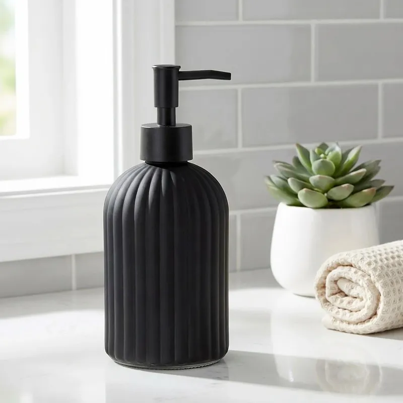 Dozownik Do Mydła Czarny Mat Szklany Ryflowany 400 ml Łazienka MEBLIVA