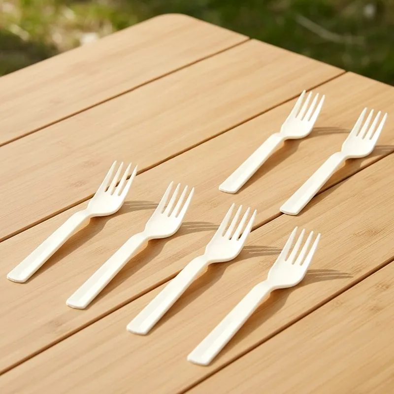 Zestaw 6 Widelców Plastikowych Sandy Na Piknik Camping MEBLIVA - Kremowe