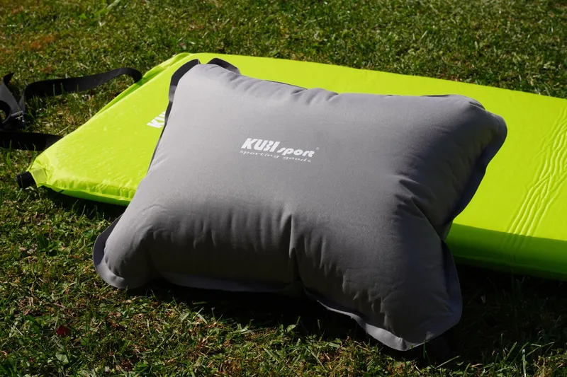 Poduszka Samonadmuchująca Samopompująca Na Biwak Camping 40x28 cm MOVEMANIA