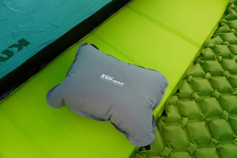 Poduszka Samonadmuchująca Samopompująca Na Biwak Camping 40x28 cm MOVEMANIA