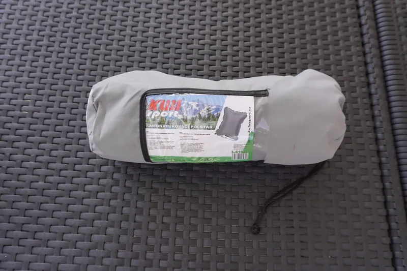 Poduszka Samonadmuchująca Samopompująca Na Biwak Camping 40x28 cm MOVEMANIA
