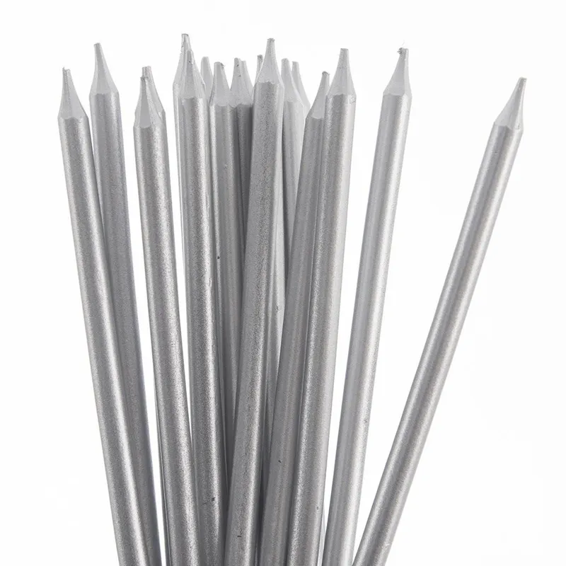 Świeczki Do Tortu Długie 12 szt. 14,5 cm Z Podstawkami MOVEMANIA - Srebrne