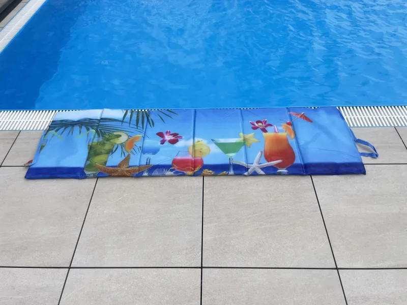 Koc Plażowy Mata Leżanka Leżak Składany Wodoodporny 195x55 cm MOVEMANIA