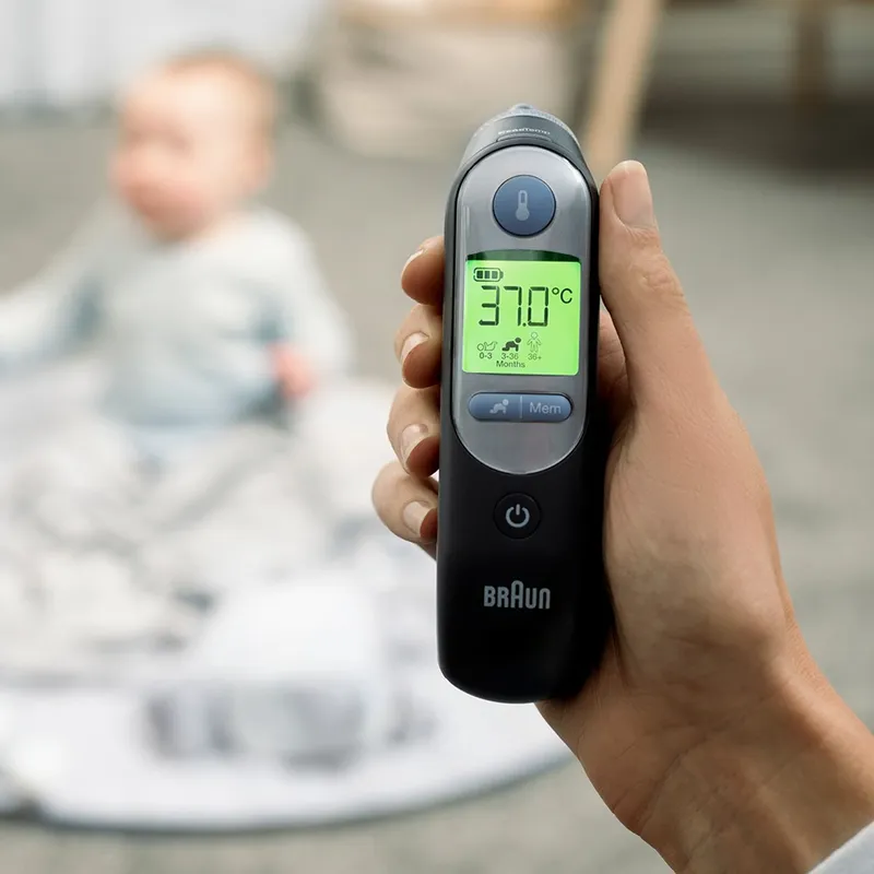 BRAUN THERMOSCAN® 7 IRT6520 BLACK Termometr Do Ucha Z Age Precision, Podświetlany Wyświetlacz