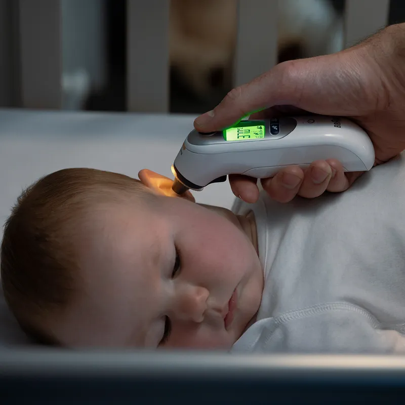 BRAUN IRT6525 THERMOSCAN 7+ Termometr Douszny Z Latarką, Trybem Nocnym, Age Precision