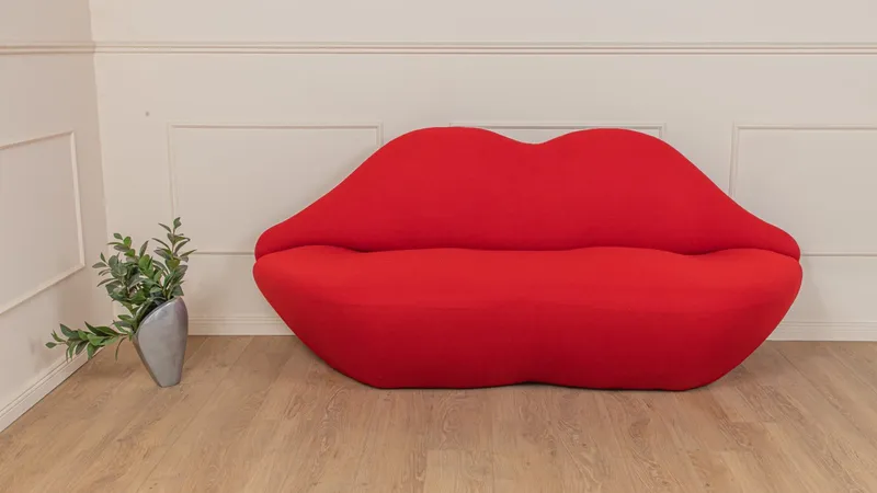Sofa Dwuosobowa MEBLIVA Usta Wełniana Nierozkładana - Czerwona