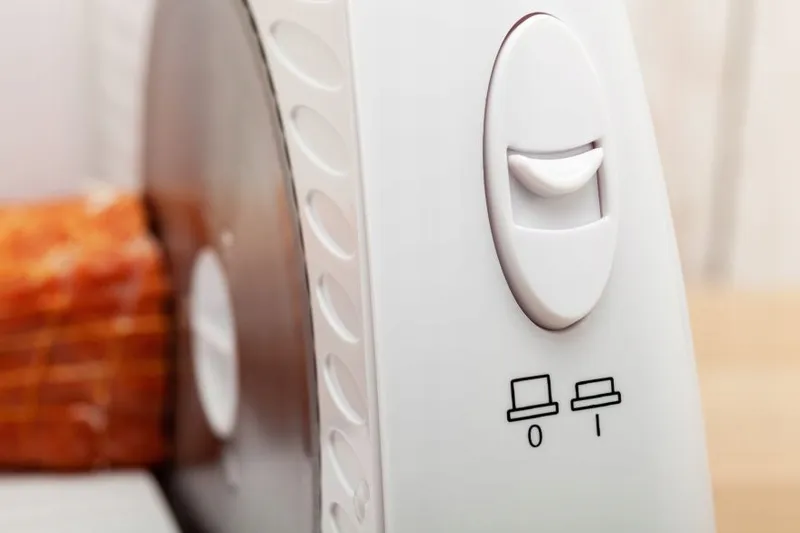 Krajalnica Elektryczna KR100 100 W Biała