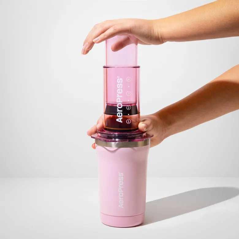 Zaparzacz Do Kawy AEROPRESS Go Plus - Różowy