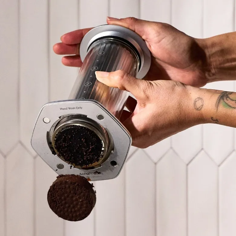 Zaparzacz Do Kawy AEROPRESS Premium Black - Czarny